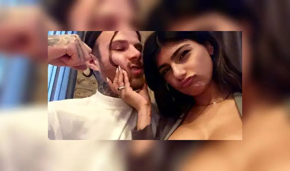 Mia Khalifa y Robert Sandberg imitan a 'Adán y Eva' con desnudo de infarto en cama