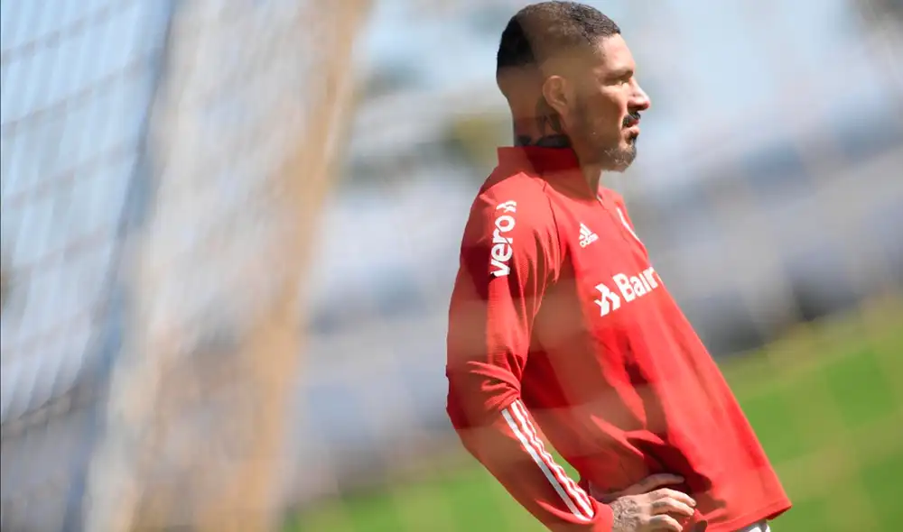 Paolo Guerrero fue operado del ligamento cruzado en Brasil. Paolo Guerrero fue operado del ligamento cruzado en Brasil.