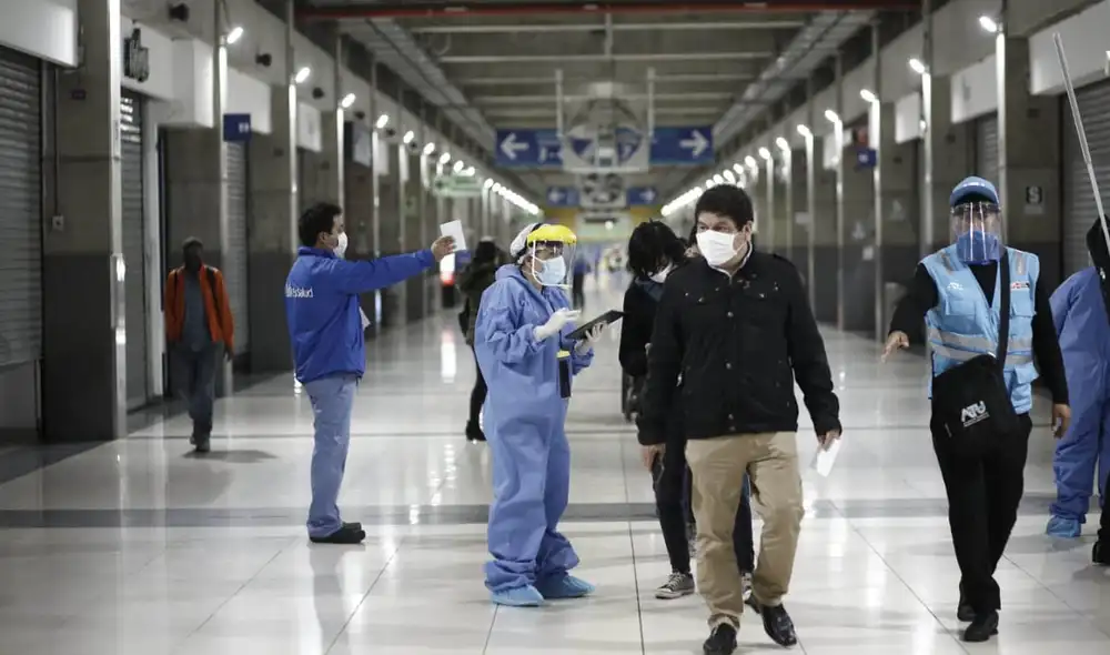 Al menos 150 personas dieron positivo a una prueba de coronavirus en la Estación Central. Créditos: Antonio Melgarejo / La República.