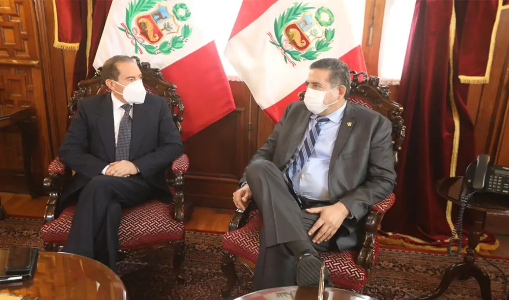 Walter Martos y Manuel Merino. Foto: Congreso. Walter Martos y Manuel Merino. Foto: Congreso.