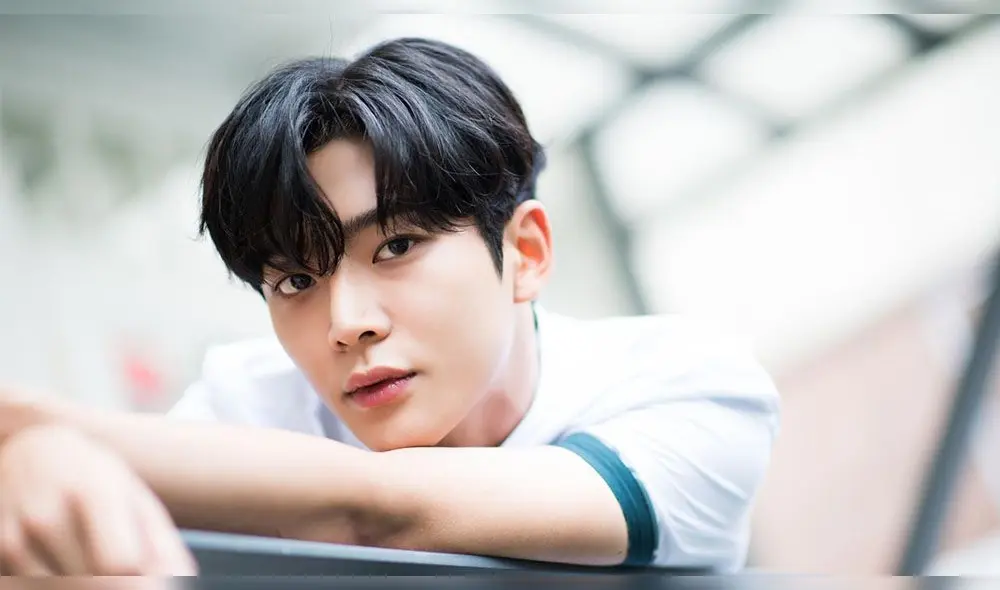 Rowoon ganó popularidad en Corea al protagonizar el drama romántico-escolar "Extraordinary You" que estaba basado en un webtoon. Rowoon ganó popularidad en Corea al protagonizar el drama romántico-escolar "Extraordinary You" que estaba basado en un webtoon.