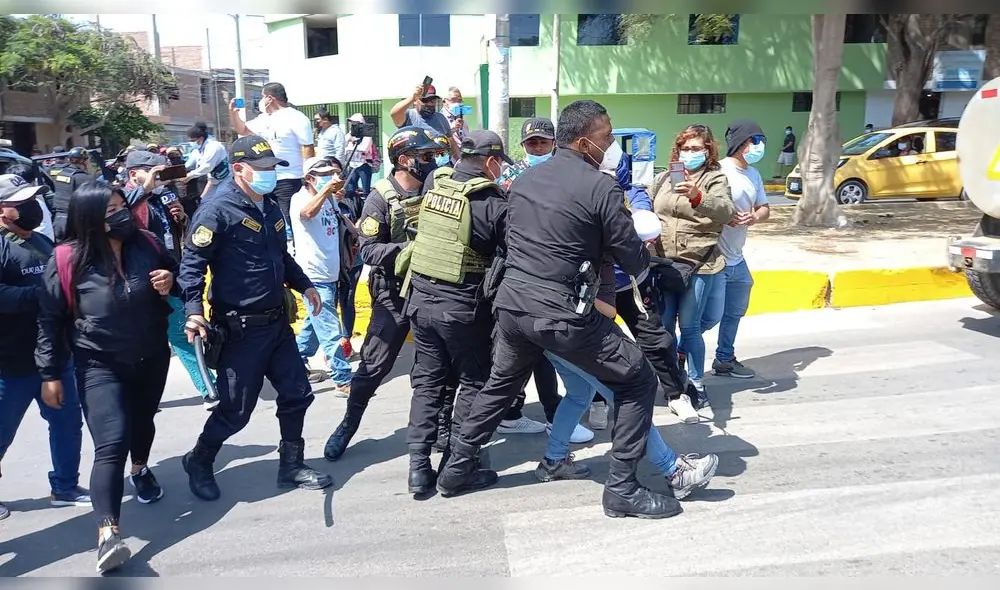 Los sujetos permanecen en la comisaría por alterar el orden público. Foto: difusión