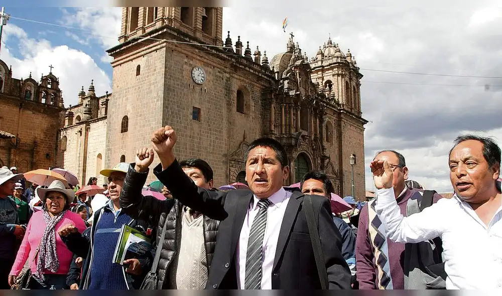 Continúa conflicto entre el Sutep y el Suter con denuncia a dirigente Meza Continúa conflicto entre el Sutep y el Suter con denuncia a dirigente Meza