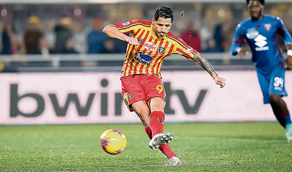 Al ataque. Lapadula ha marcado siete goles esta temporada con el cuadro italiano. El delantero no tiene DNI. Al ataque. Lapadula ha marcado siete goles esta temporada con el cuadro italiano. El delantero no tiene DNI.