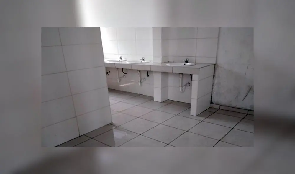 SJM: baños de complejo deportivo en estado de abandono [FOTOS]