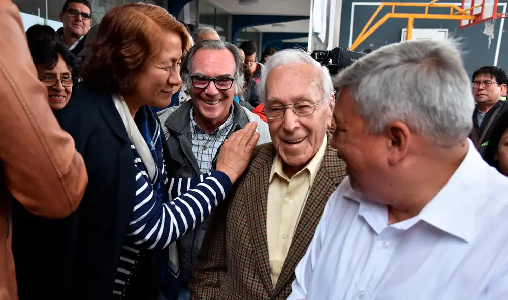 Elecciones 2020: Luis Bedoya Reyes, próximo a cumplir 101 años, emitió su voto