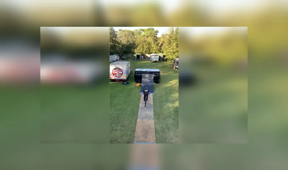 Desliza para ver los detalles del video viral publicado en YouTube. Foto: Captura.