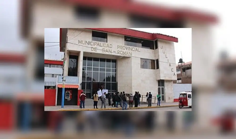 Problemas entre dirigentes dejaron en anuncio protesta contra alcalde de San Román, David Sucacahua. Foto: América TV Problemas entre dirigentes dejaron en anuncio protesta contra alcalde de San Román, David Sucacahua. Foto: América TV