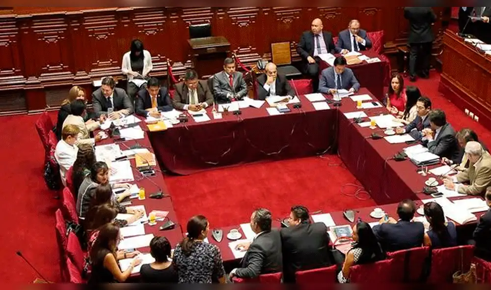 Fujimorismo aprueba insistir en promulgar ley de publicidad estatal Fujimorismo aprueba insistir en promulgar ley de publicidad estatal