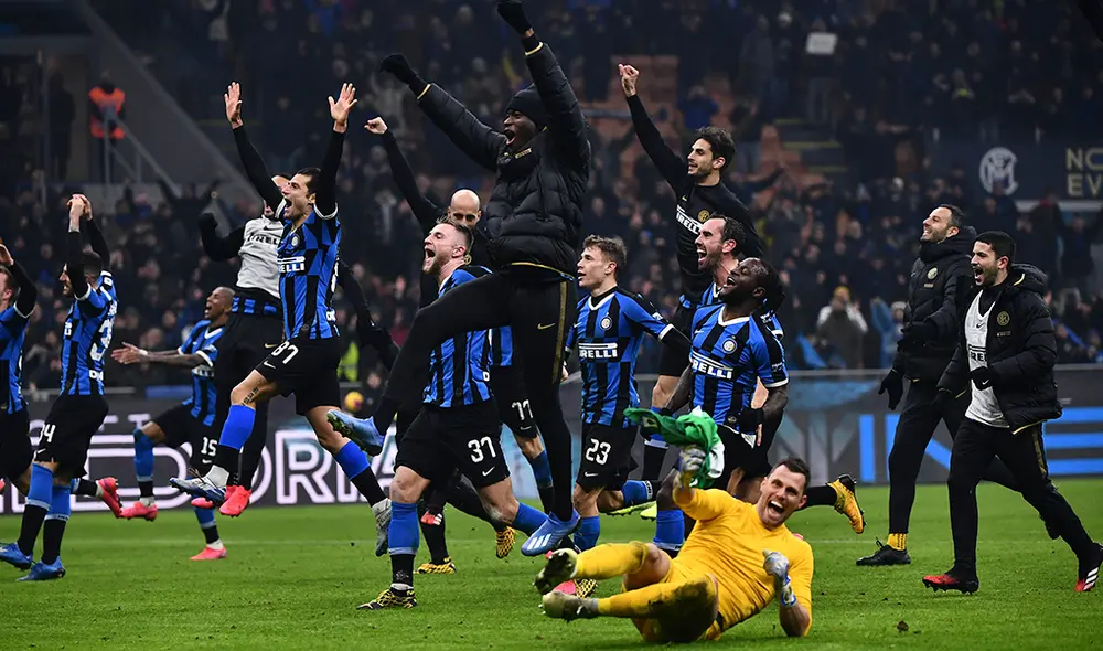 Inter venció a Milan en el Derbi de Milán y es el líder de la Serie A. Foto: AFP