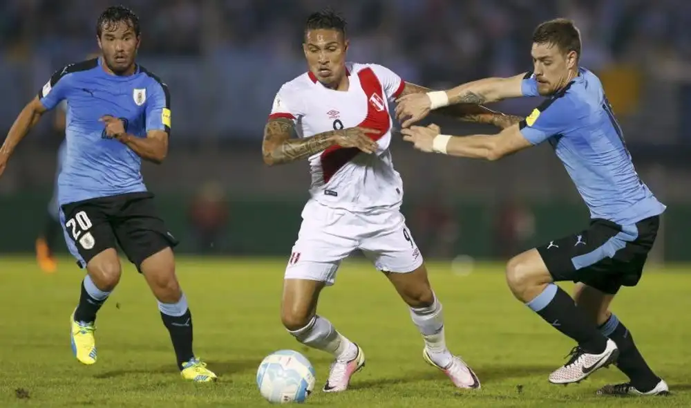 Perú vs. Uruguay: Paolo Guerrero estuvo a punto de abrir el marcador con un golazo  [VIDEO]