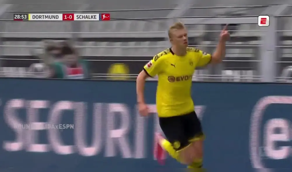 Borussia Dortmund vs Schalke 04: Haaland celebró su gol con la ovación que salían de los parlantes. Borussia Dortmund vs Schalke 04: Haaland celebró su gol con la ovación que salían de los parlantes.