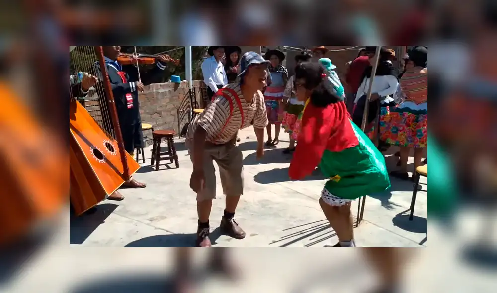 Video es viral en Facebook. Una orquesta peruana sorprendió a todos, luego de que hiciera bailar a estos queridos personajes, mientras Kiko era el violinista. Foto: Captura.