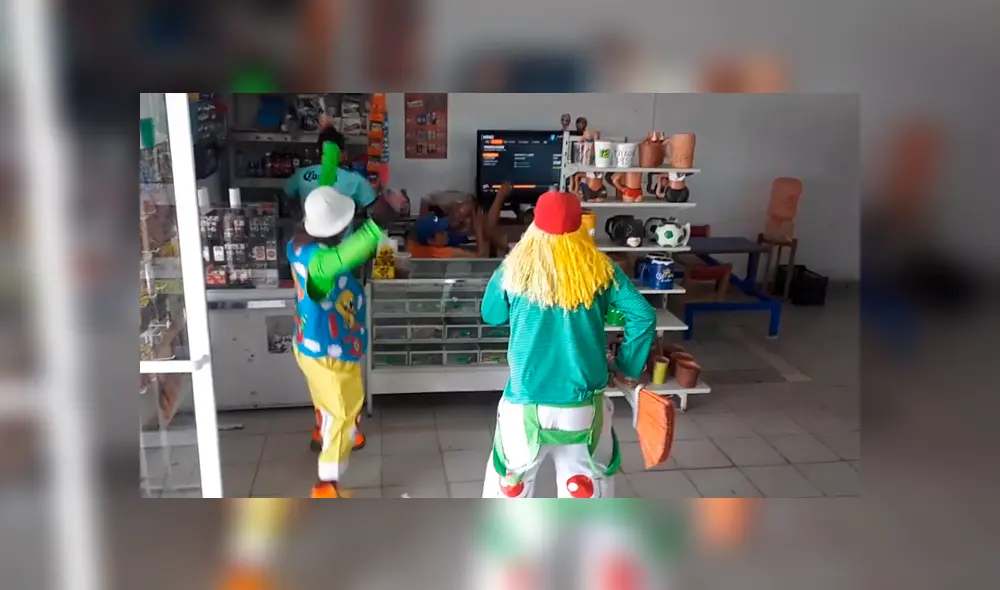 Facebook viral: dueño de tienda creyó que payasos le robarían, pero pasó esto [VIDEO]