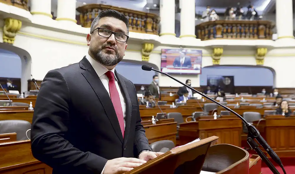 Oposición pide destituirlo. El ministro de Transportes, Geiner Alvarado, está en la mira del Ministerio Público y ahora del Congreso. Su permanencia en el cargo pende de un hilo. Foto: Congreso