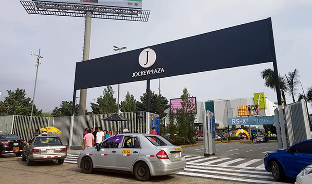 Funcionamiento. Centros comerciales venían operando, pero solo los locales como supermercados, farmacias y bancos. (Foto: LR) Funcionamiento. Centros comerciales venían operando, pero solo los locales como supermercados, farmacias y bancos. (Foto: LR)