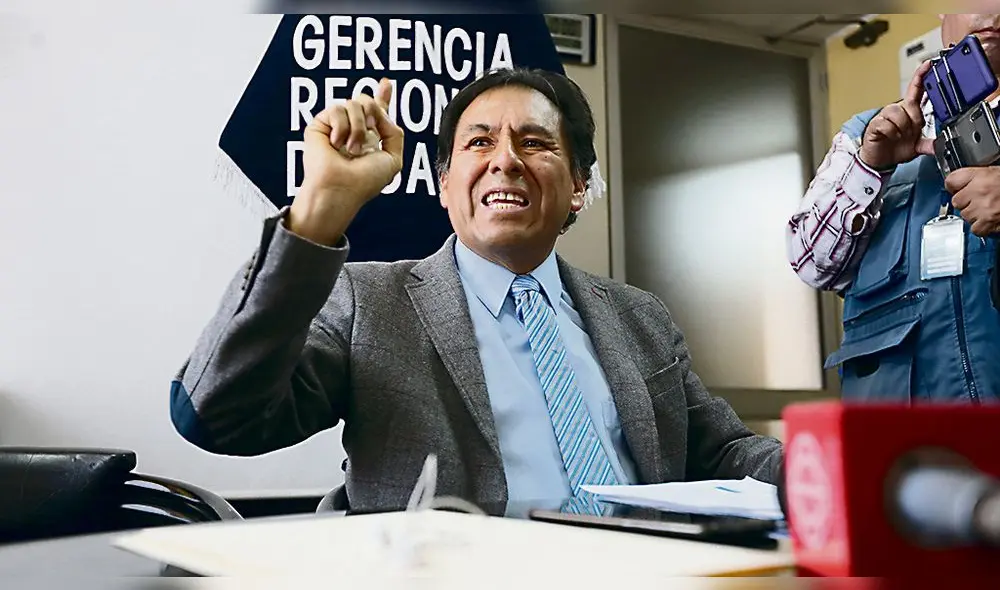 CARLOS CUYA MAMANI GERENTE REGIONAL DE SALUD PONE SU CARGO A DISPOSICION TRAS DECLARACIONES DEL GERENTE GENERAL DEL GOBIERNO REGIONAL. CARLOS CUYA MAMANI GERENTE REGIONAL DE SALUD PONE SU CARGO A DISPOSICION TRAS DECLARACIONES DEL GERENTE GENERAL DEL GOBIERNO REGIONAL.