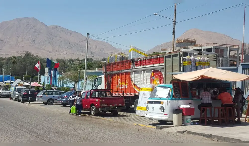 Comerciantes abundan en el frontis de la Universidad Nacional de Moquegua (UNAM)