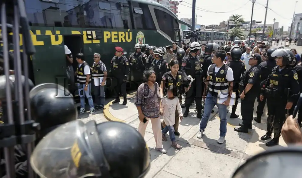 San Marcos: más de 200 personas fueron intervenidas por la PNP en las instalaciones sanmarquinas. Foto: Antonio Melgarejo/La República