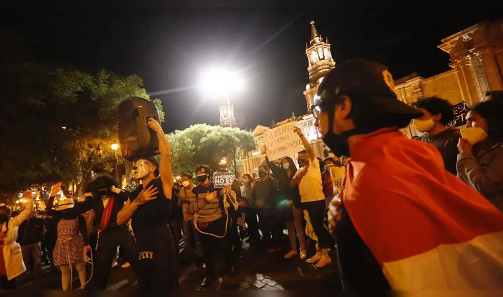 Protestas contra Manuel Merino no cesan en Arequipa. Foto: Oswald Charca / La República