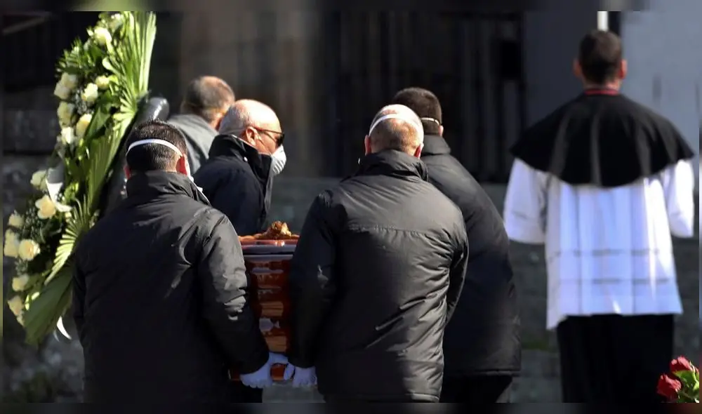 Los velatorios se podrán realizar con el mínimo número de participantes. (Foto: La Vanguardia)