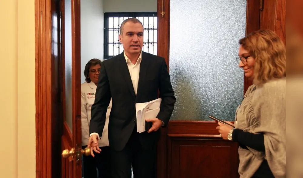 visita. Fuentes de Palacio comentaron que la iniciativa de la conversación fue de Daniel Salaverry. Este luego escribió que las instituciones se fortalecen con "el respecto mutuo" y "el diálogo". visita. Fuentes de Palacio comentaron que la iniciativa de la conversación fue de Daniel Salaverry. Este luego escribió que las instituciones se fortalecen con "el respecto mutuo" y "el diálogo".