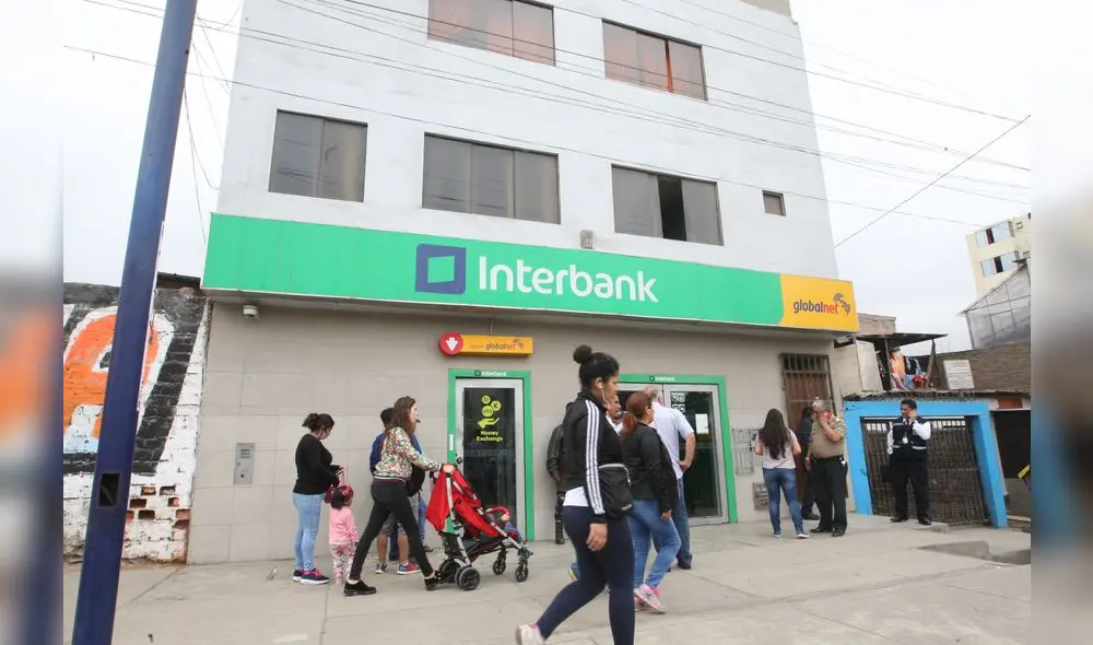 Banda desata una balacera tras asaltar un banco en Villa María del Triunfo