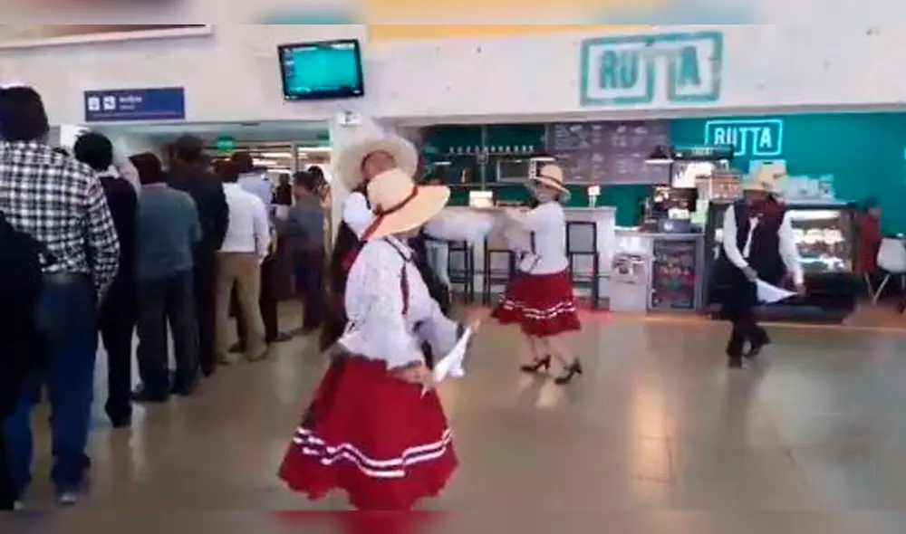 Arequipa: Con danzas típicas dan la bienvenida a participantes de Perumin 34