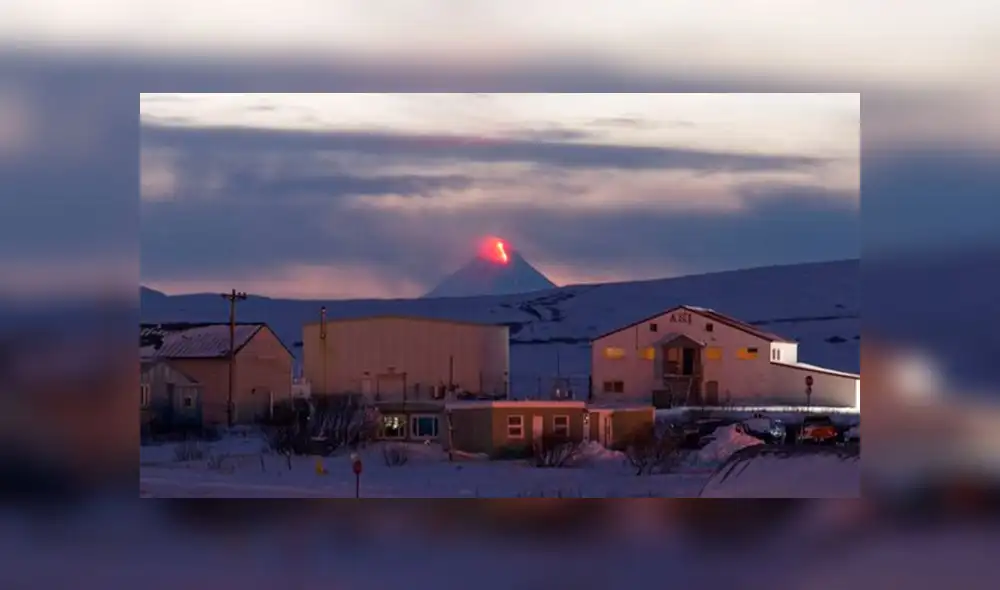 El volcán Shishaldin, en Alaska, disparó una nube de cenizas de unos ocho km de altura. El volcán Shishaldin, en Alaska, disparó una nube de cenizas de unos ocho km de altura.