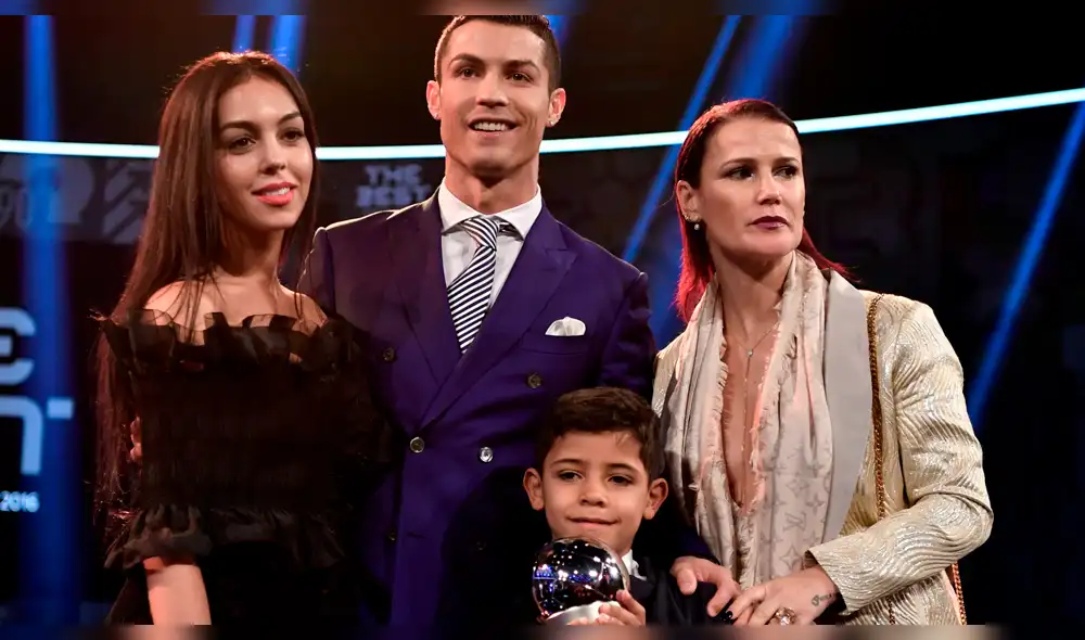 Novia de Cristiano Ronaldo seduce a hinchas de Juventus con sensual disfraz por Halloween 