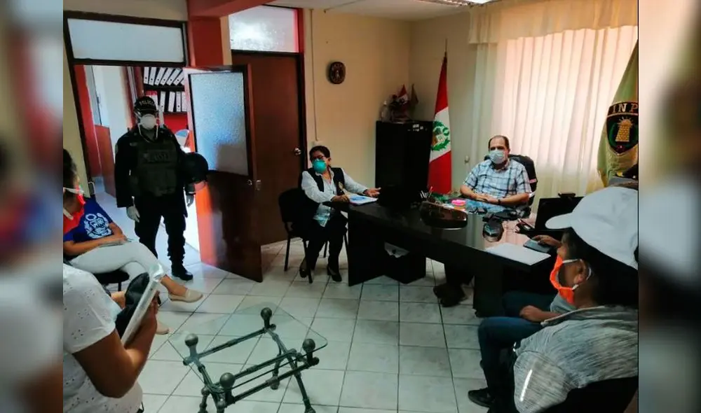 La fiscal Candita Llempén intervino en la Gerencia Regional de Salud.