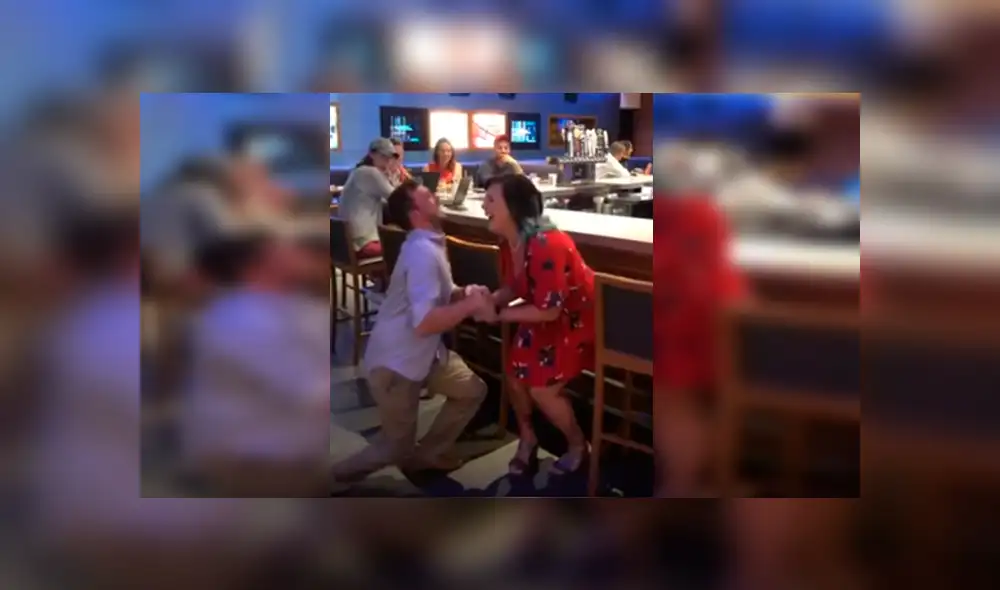 Es viral en Facebook. Jóvenes protagonizaron una emotiva escena en un local por un insólito motivo que ha causado furor en redes Es viral en Facebook. Jóvenes protagonizaron una emotiva escena en un local por un insólito motivo que ha causado furor en redes