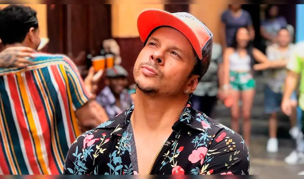 El corredor de autos regresa a Lima junto a la modelo venezolana para preparar el nacimiento de su futura hija. Foto Mario Hart Instagram