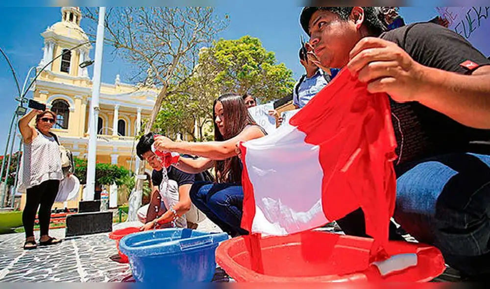 Chiclayo: lavan la bandera de Perú en rechazo a la corrupción en el Poder Judicial [VIDEO]