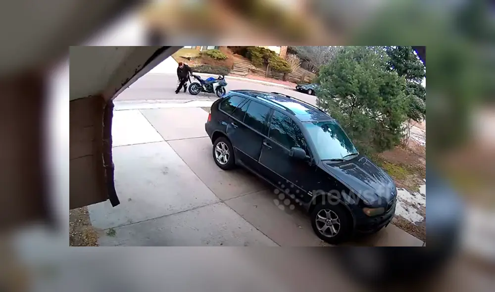 Desliza hacia la izquierda para ver el ocurrente blooper que protagonizó un ladrón tras quedarse sin pantalones. Viral en YouTube. Desliza hacia la izquierda para ver el ocurrente blooper que protagonizó un ladrón tras quedarse sin pantalones. Viral en YouTube.