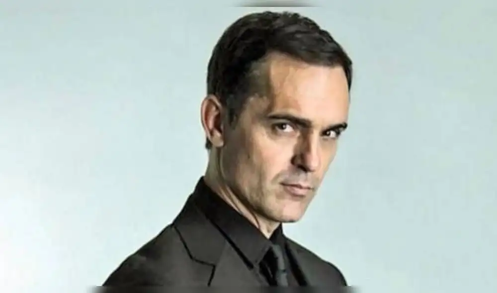 “Es más que un libro, es un trozo de mi alma y mi corazón”, dijo la estrella de La casa de papel en Instagram. (Foto: Instagram)