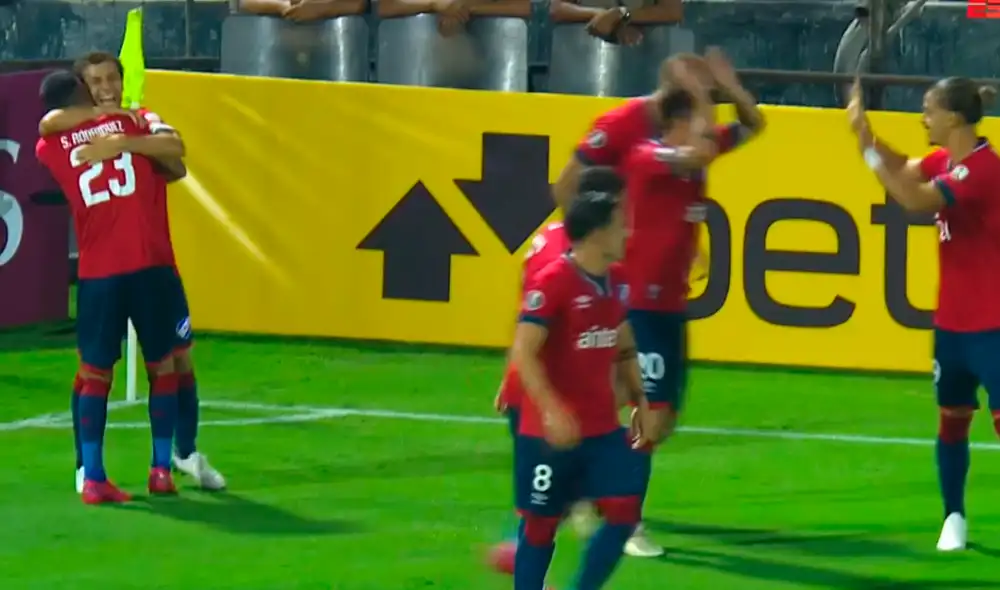 El técnico de Nacional celebró con mucho entusiasmo el gol tempranero a Alianza Lima. | Foto: ESPN