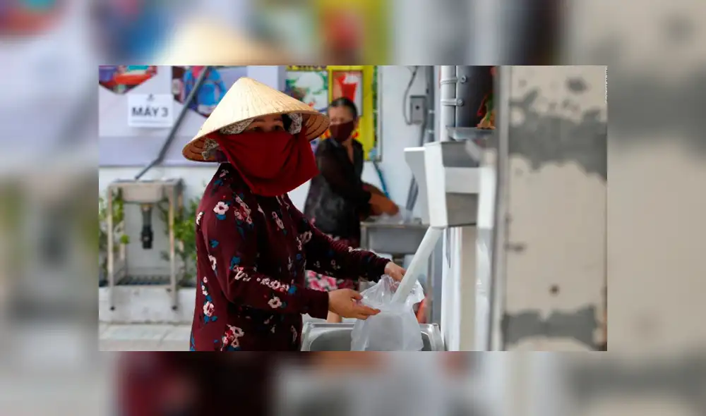 ‘Cajeros automáticos’ ofrecen arroz gratis a personas sin trabajo en Vietnam por la COVID-19
