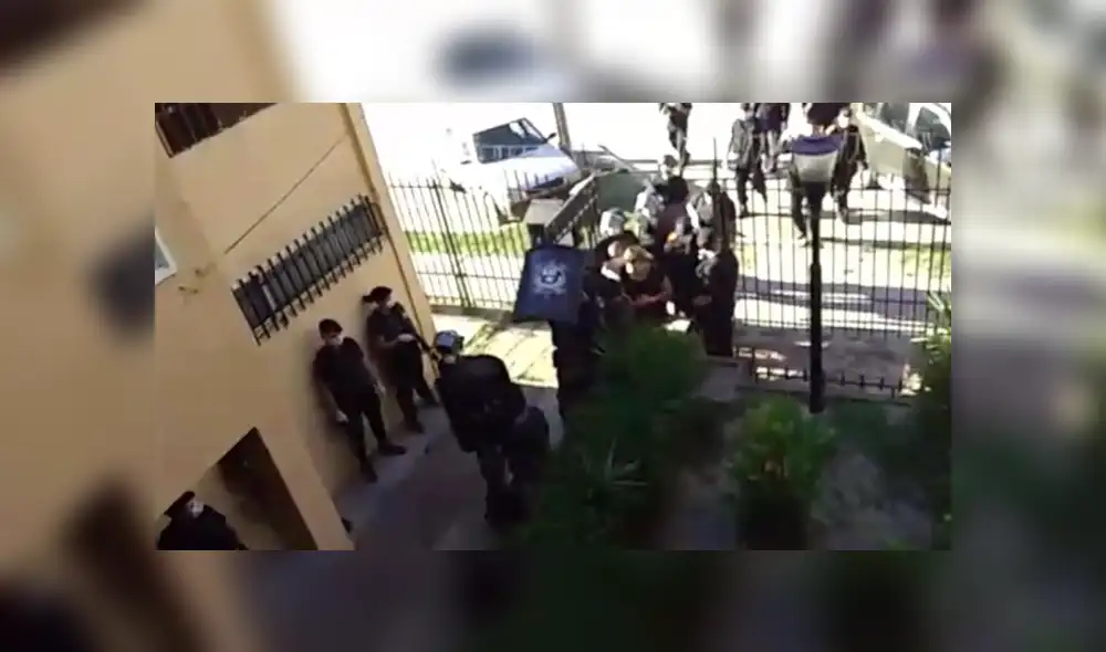 La pareja que regresó de España no respetó la cuarentena y terminó detenida por la Policía. Foto: Captura La pareja que regresó de España no respetó la cuarentena y terminó detenida por la Policía. Foto: Captura
