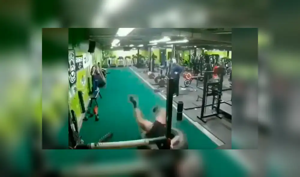 Facebook viral: ‘musculoso’ levanta enorme llanta para presumir su fuerza y sufre doloroso final [VIDEO] 