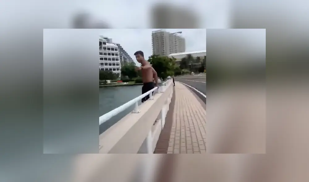 A través de YouTube se hizo viral el momento en que un joven se lanza a un río para salvar a un perro.