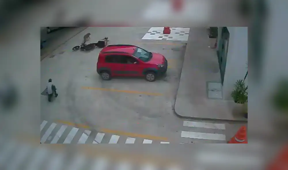 Desliza para ver el desenlace de este viral de YouTube. Foto: Captura. Desliza para ver el desenlace de este viral de YouTube. Foto: Captura.