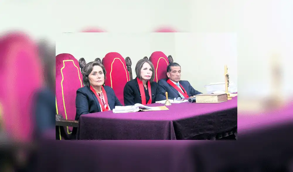 Currículo Escolar podría ser retirado de más de 11 mil colegios del país Currículo Escolar podría ser retirado de más de 11 mil colegios del país