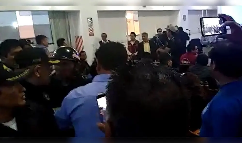 Taxistas armaron alboroto tras aprobarse entrega de nuevos Setare. Taxistas armaron alboroto tras aprobarse entrega de nuevos Setare.