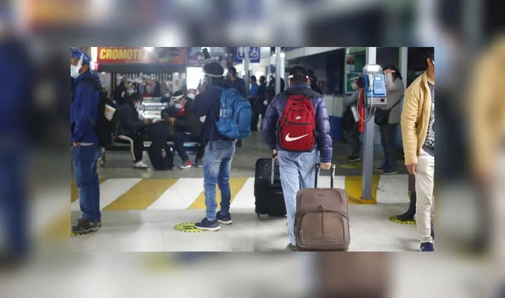 Pasajeros en el Terminal de Atocongo. Créditos: Félix Contreras / La República. Pasajeros en el Terminal de Atocongo. Créditos: Félix Contreras / La República.