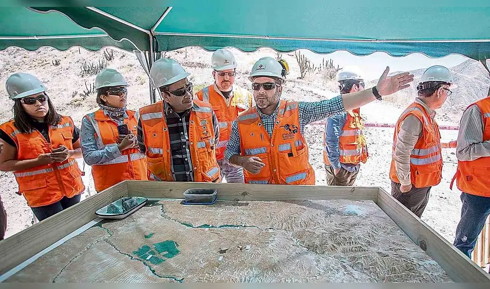 escenario. Representantes de Zafranal llevan cada semana a pobladores de zonas de influencia a su campamento.