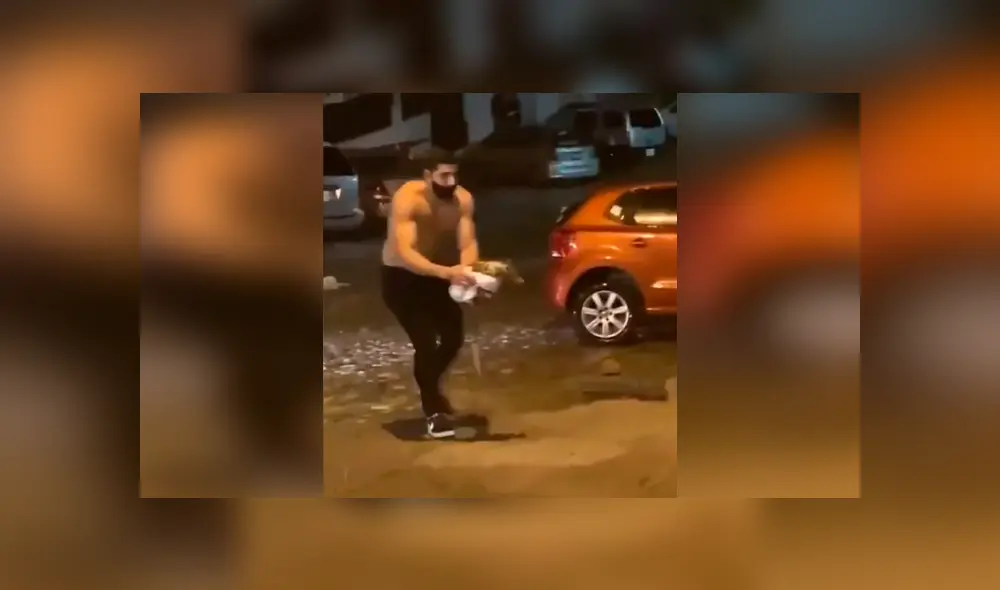 Desliza las imágenes para conocer el valiente gesto de un joven al ayudar a una zarigüeya que terminó tirada en la calle. Fotocaptura: Facebook. Desliza las imágenes para conocer el valiente gesto de un joven al ayudar a una zarigüeya que terminó tirada en la calle. Fotocaptura: Facebook.