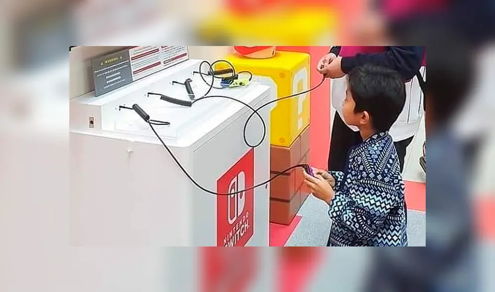 Pequeño niño jugaba inocentemente una partida de Super Smash Bros sin imaginar quién era su rival. Pequeño niño jugaba inocentemente una partida de Super Smash Bros sin imaginar quién era su rival.