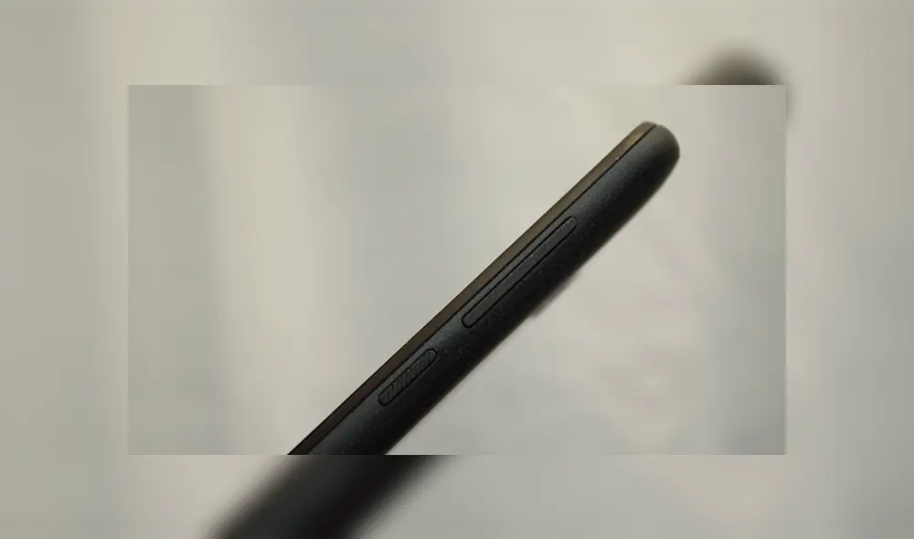 Al lado derecho está el control de volumen y el botón de encendido y apagado. | Foto: Carol Larrain