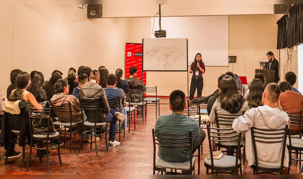 Productora Jaisia Figueroa impartió diversos temas. Productora Jaisia Figueroa impartió diversos temas.